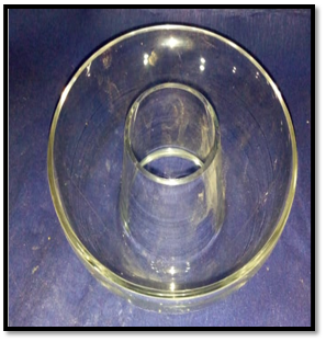 صورة طبق ساقية زجاجى كبير 