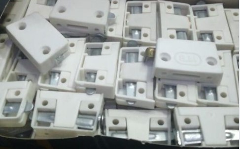 صورة مجبد خزانة دولاب لون ابيض