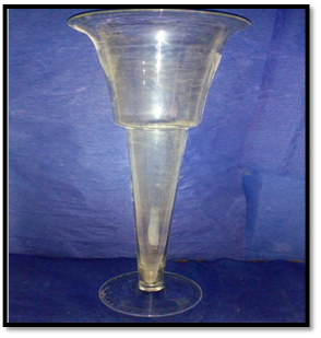 صورة فازة مخروطية ذات بوق من الراس