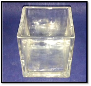 صورة فازة مربعة الشكل قصيرة 