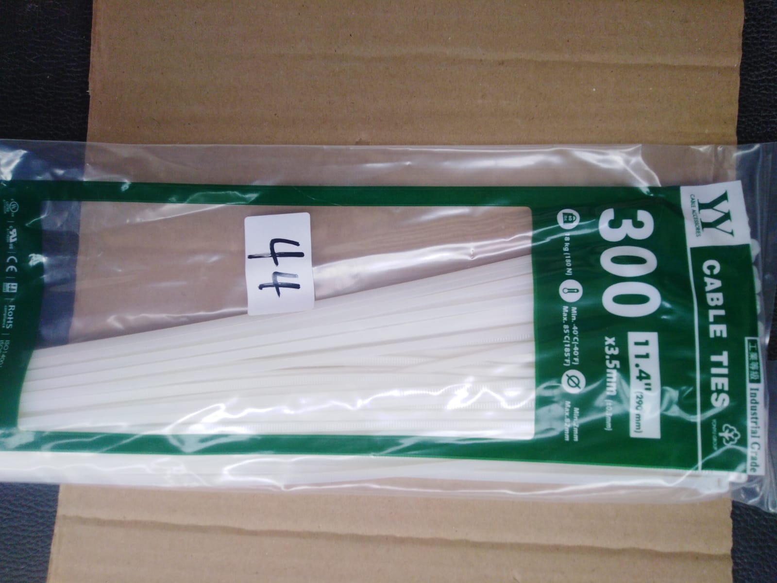 صورة CABLE TIE  (44) CV 300MM*3.6MM  قفيز بلاستيك 
