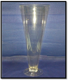 صورة فازة  زجاجيه كاس  مخروطي الشكل 