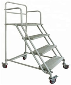 صورة سلم سوبر مركات مزود بعجلات قويه