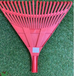 صورة شوكه بلاستيك لون احمر خفيفة