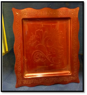 صورة طبق احمر منقوش 