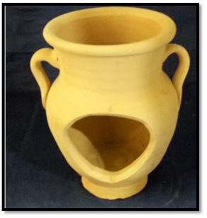 صورة قولة فخار ذو ثقب فى المنتصف