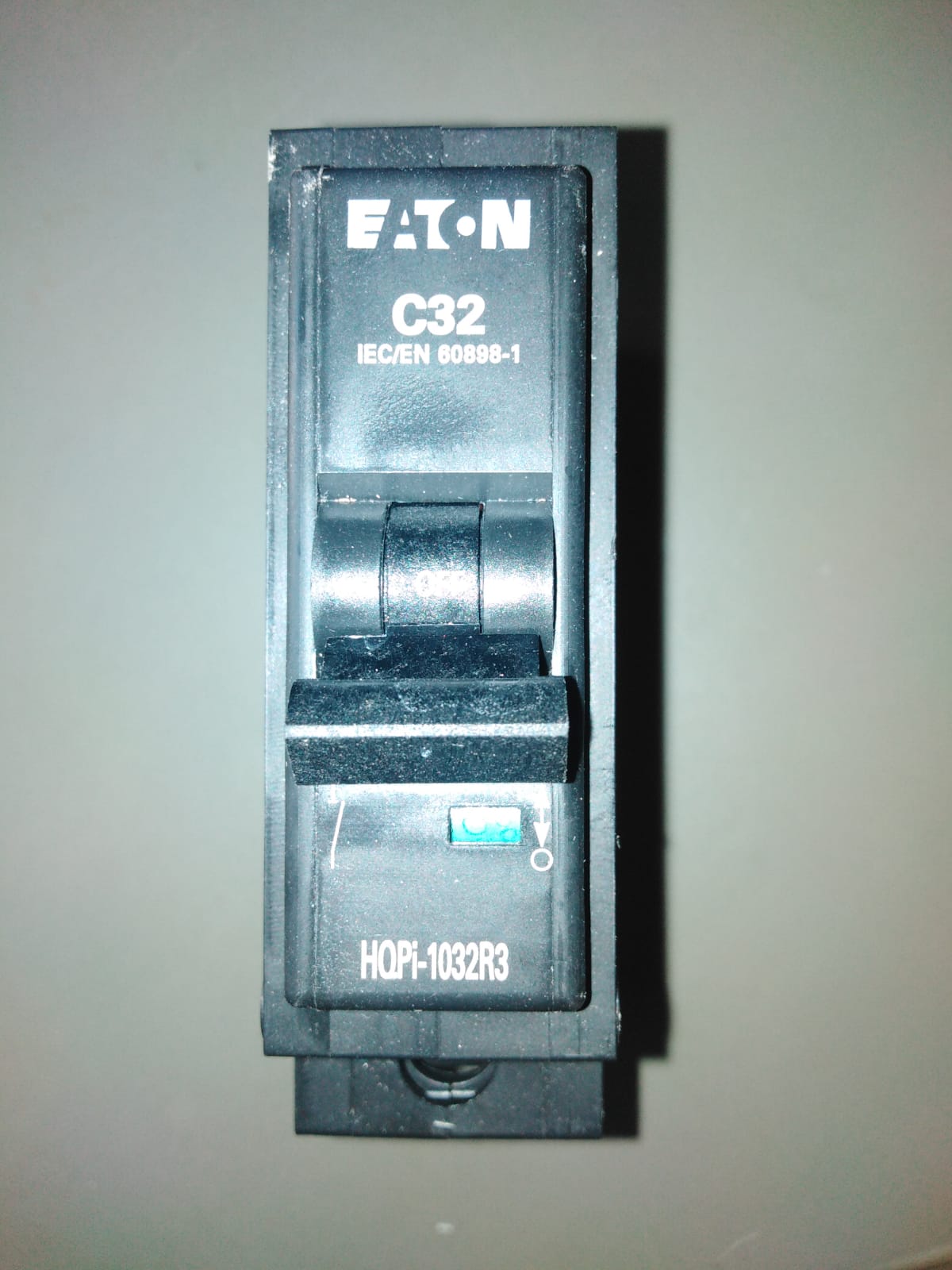 صورة 21   مفتاح كهرباء 32 امبير ETN  C32   