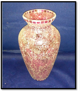 صورة فازة زجاجيه مزخرفه حمراء تكسير شكل زير برقبه