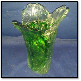 صورة فازة زجاجيه  الشجرة خضراء اللون