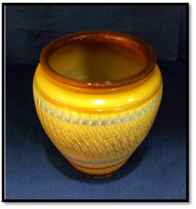 صورة فازة فخارية ذات قاعدة صغيرة بيج 