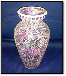 صورة فازة زجاجيه  مزخرفه موف تكسير شكل زير برقبه